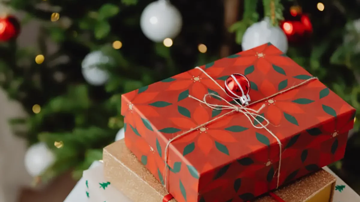 Подарки под елкой
